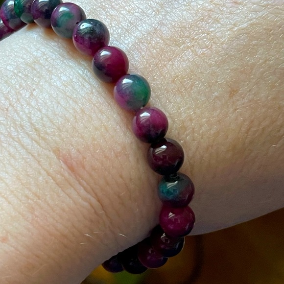 Natural Ruby and Zoisite site 8mm bracelet Men’s sizes - Picture 2 of 9